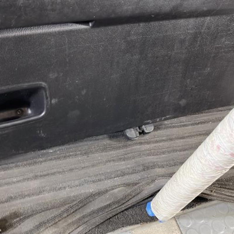 Malle/Hayon arriere VOLKSWAGEN GOLF 4 Photo n°10