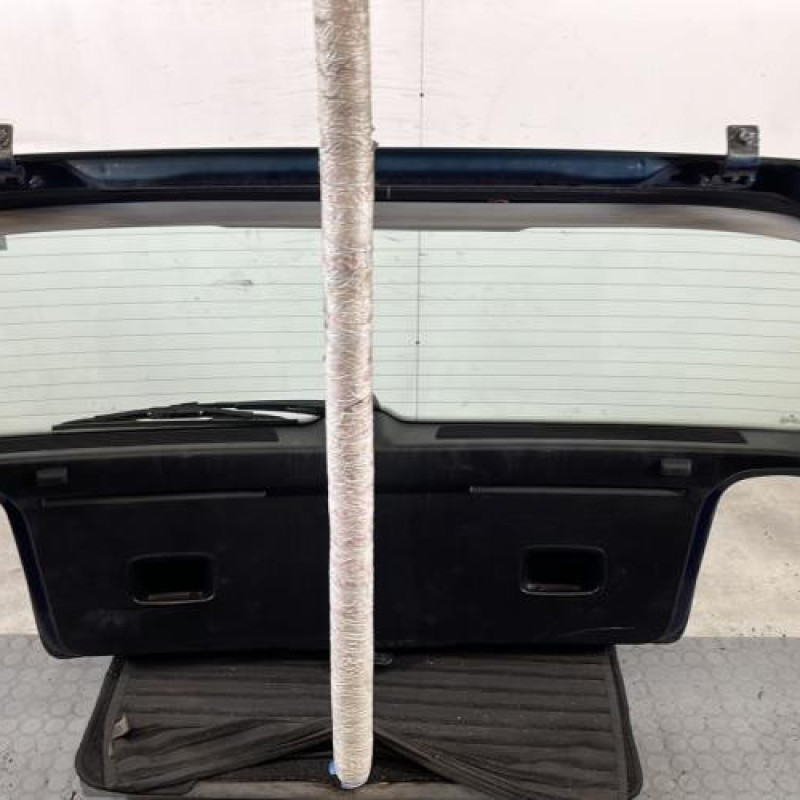 Malle/Hayon arriere VOLKSWAGEN GOLF 4 Photo n°11