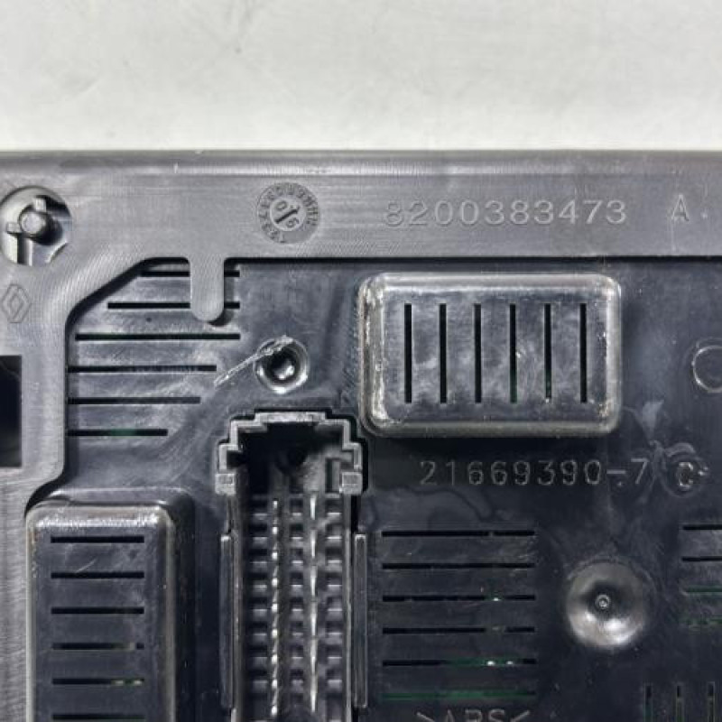 Boitier UCH RENAULT CLIO 3 Photo n°2