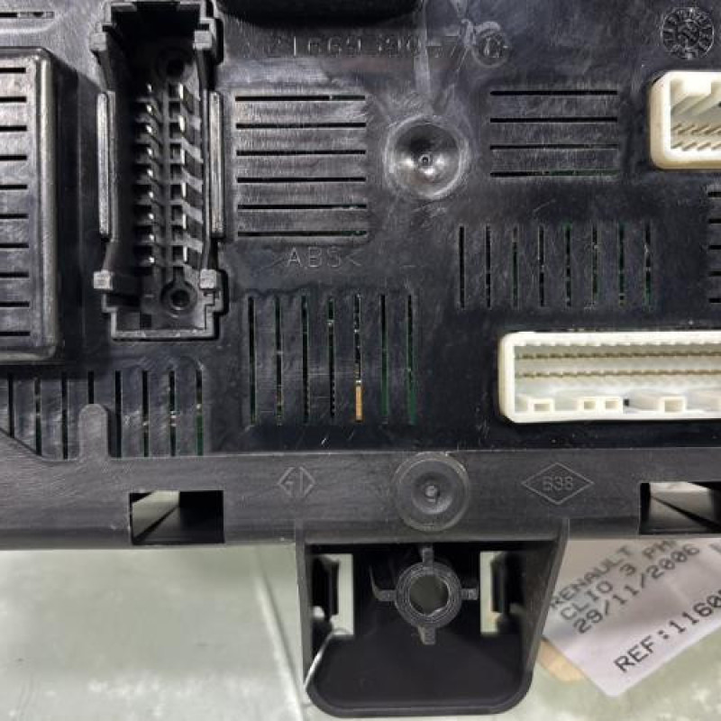 Boitier UCH RENAULT CLIO 3 Photo n°3