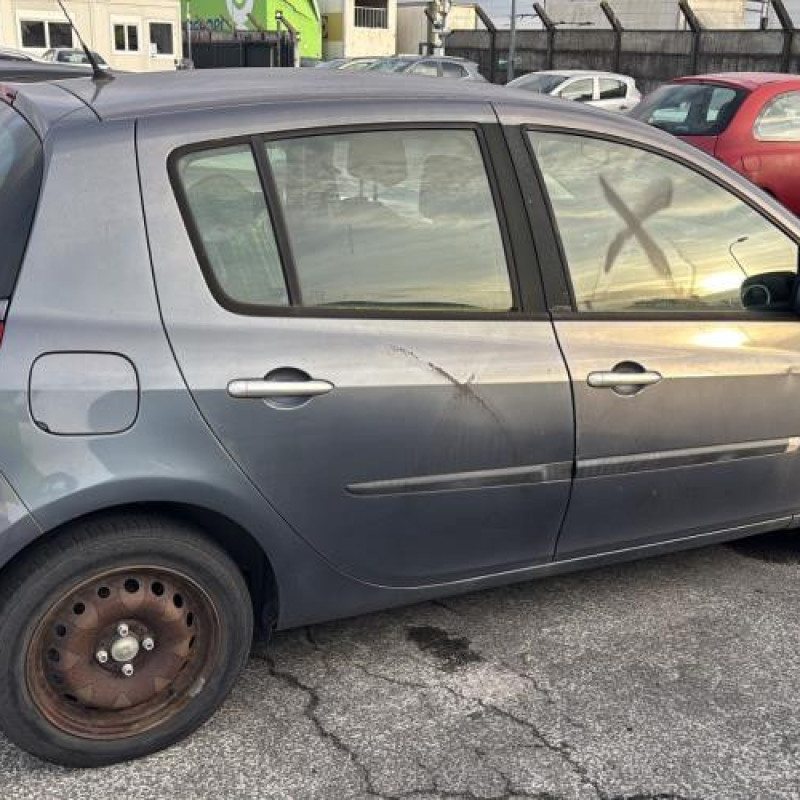 Boitier UCH RENAULT CLIO 3 Photo n°10