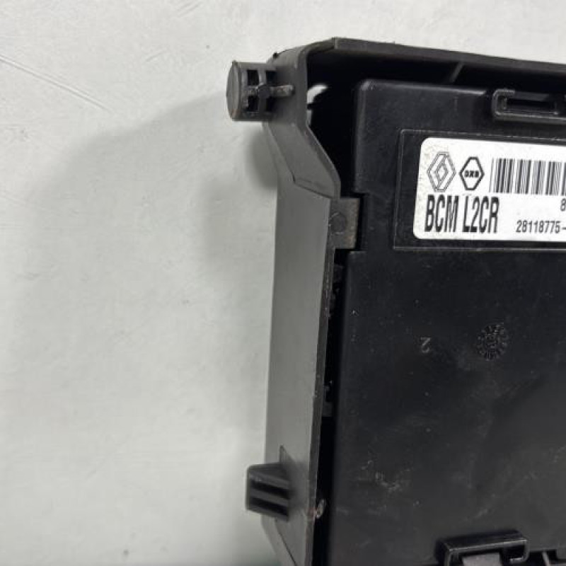 Boitier UCH RENAULT CLIO 3 Photo n°5