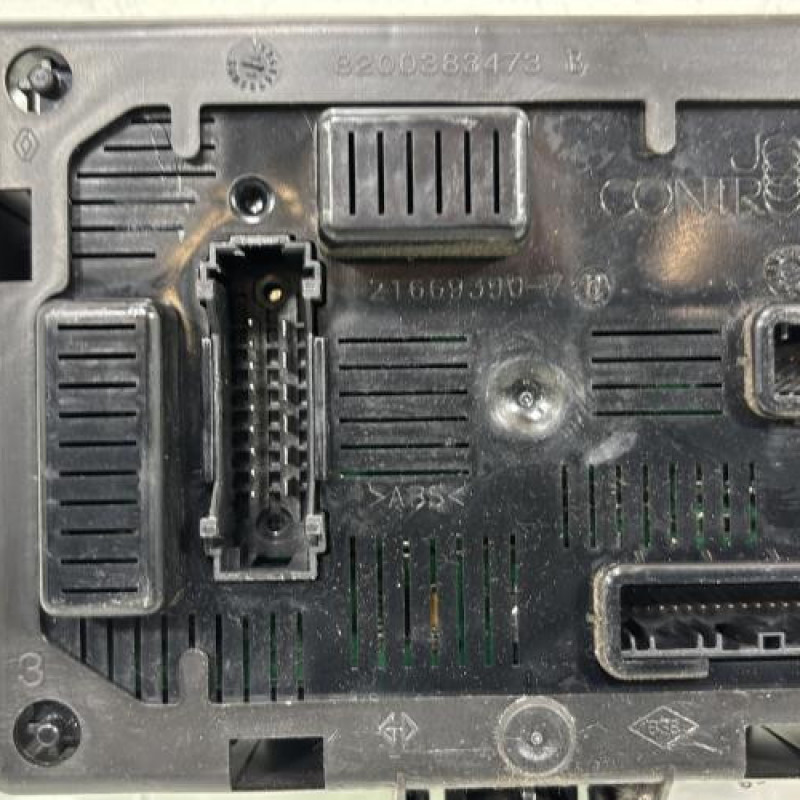 Boitier UCH RENAULT CLIO 3 Photo n°3