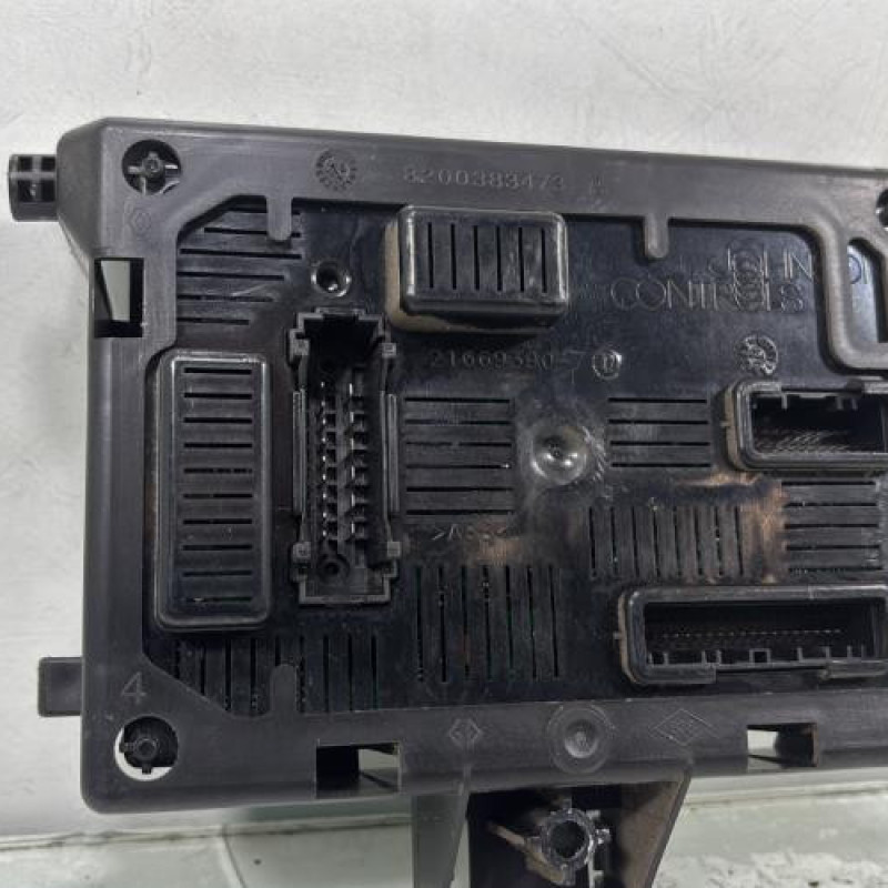 Boitier UCH RENAULT CLIO 3 Photo n°2