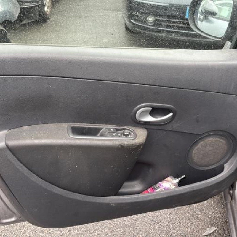 Boitier UCH RENAULT CLIO 3 Photo n°14