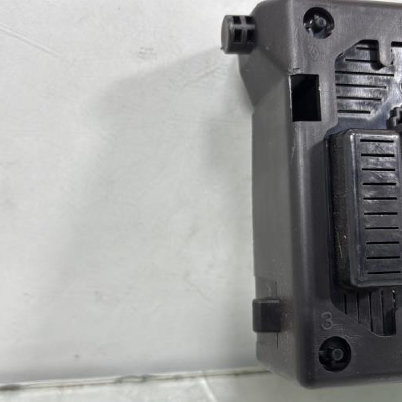 Boitier UCH RENAULT CLIO 3 Photo n°2