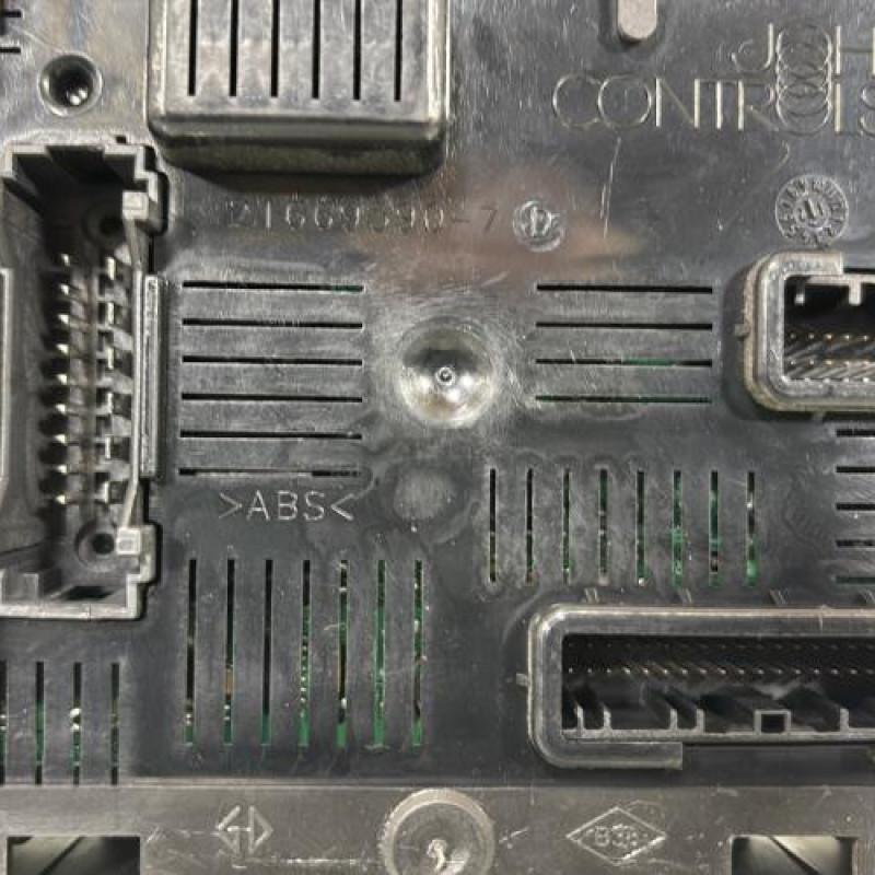 Boitier UCH RENAULT CLIO 3 Photo n°4