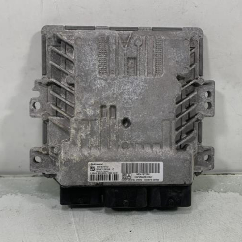 Calculateur moteur PEUGEOT 308 2 Photo n°4