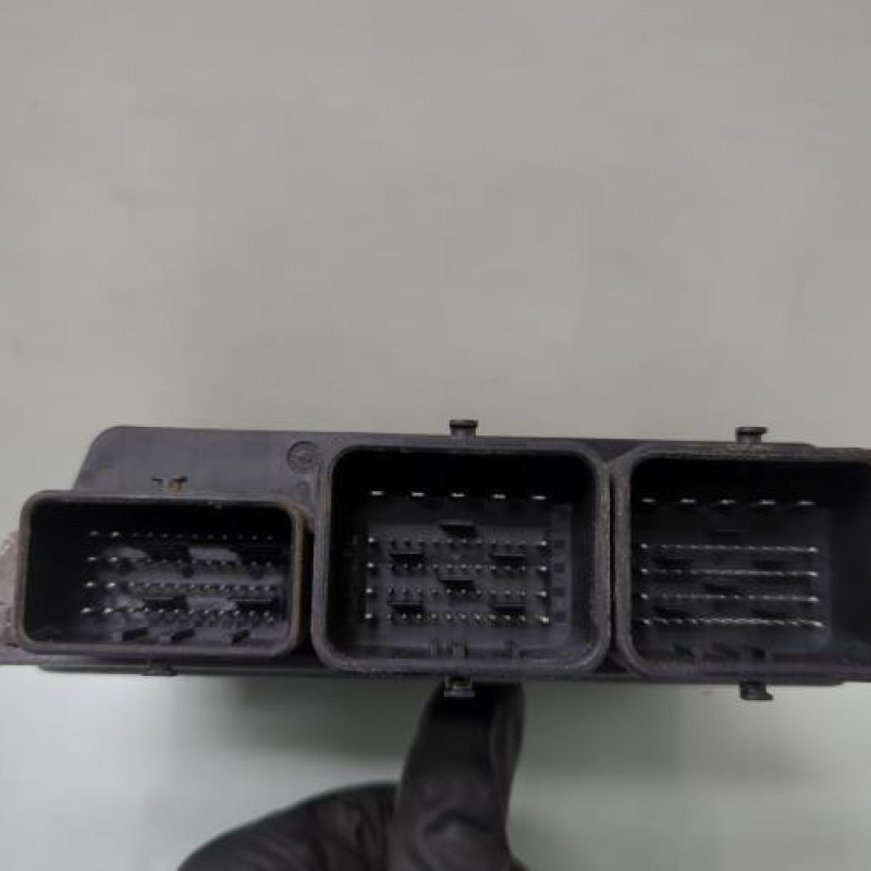 Calculateur moteur PEUGEOT 308 2 Photo n°3
