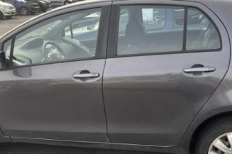 Pretensionneur de ceinture avant droit TOYOTA YARIS 2