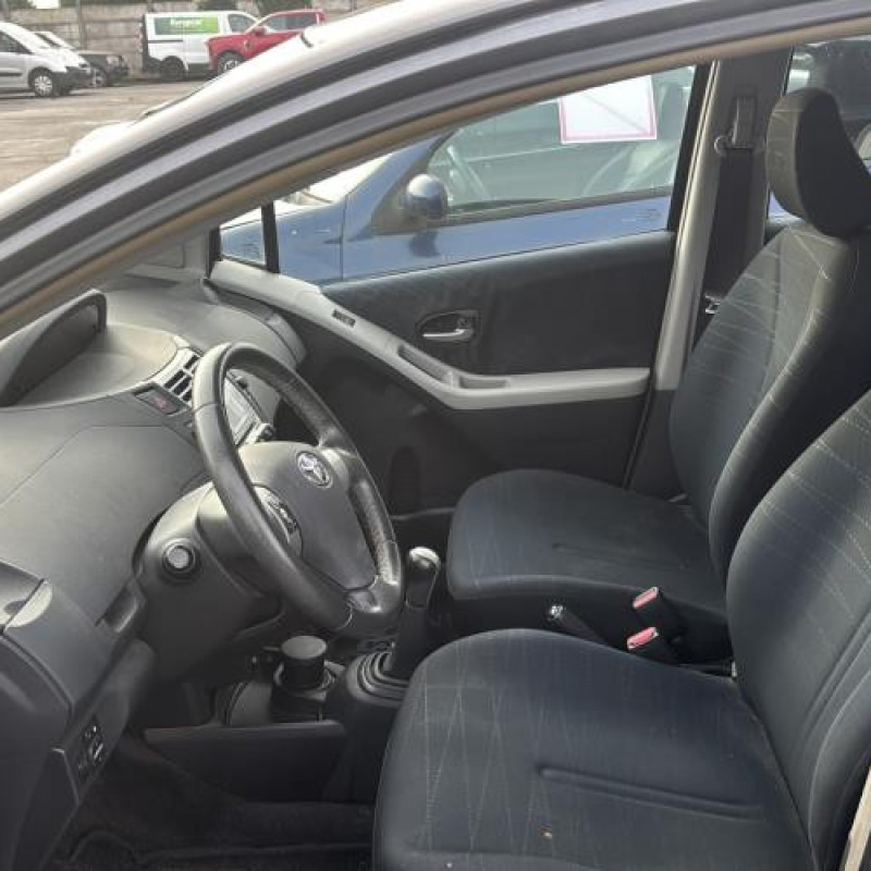 Pretensionneur de ceinture avant droit TOYOTA YARIS 2 Photo n°19