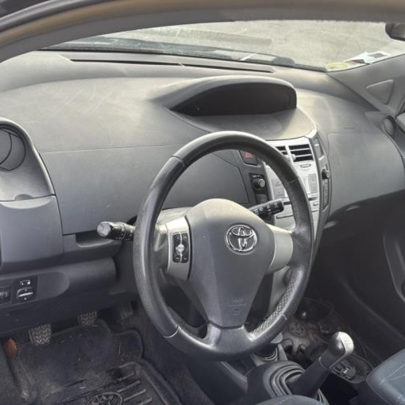 Pretensionneur de ceinture avant droit TOYOTA YARIS 2 Photo n°20