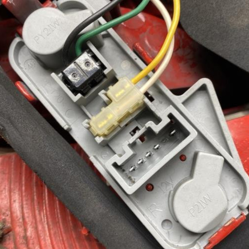 Feu arriere principal droit (feux) TOYOTA YARIS 2 Photo n°3