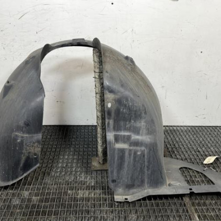 Pare boue avant gauche PEUGEOT 208 1