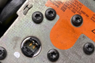 Pretensionneur de ceinture avant gauche TOYOTA YARIS 2