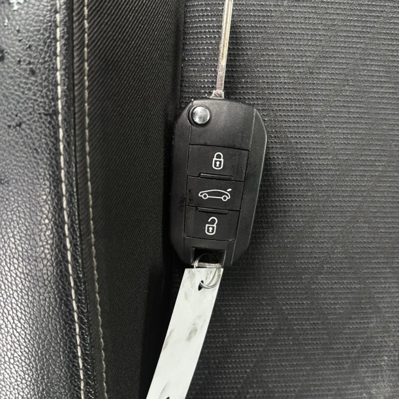 OPEL CORSA F PHASE 1 1.2i - 12V TURBO Photo n°20