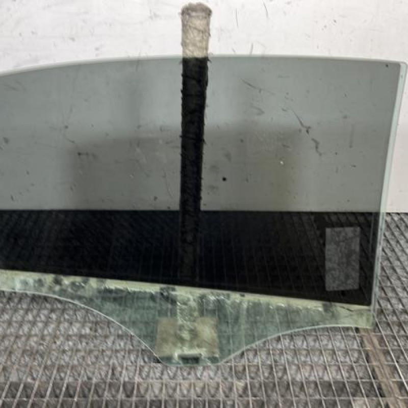 Vitre arriere gauche MERCEDES CLASSE A 176 Photo n°4