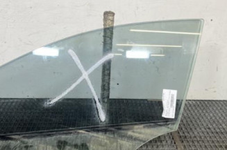Vitre avant gauche MERCEDES CLASSE A 176 Photo n°1