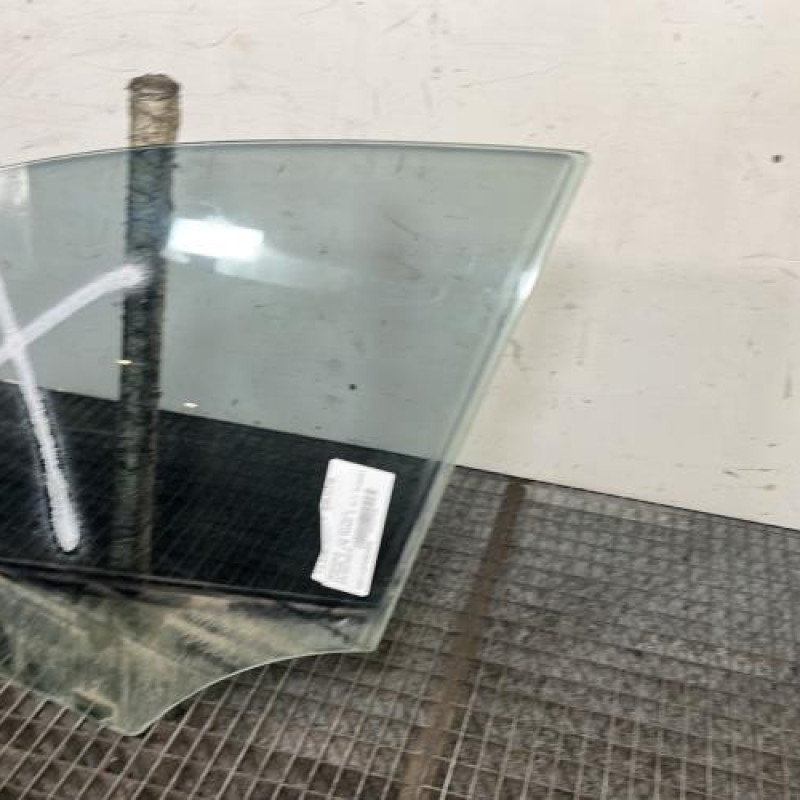 Vitre avant gauche MERCEDES CLASSE A 176 Photo n°3