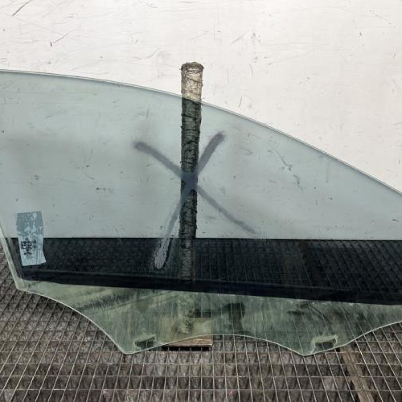 Vitre avant gauche MERCEDES CLASSE A 176 Photo n°4