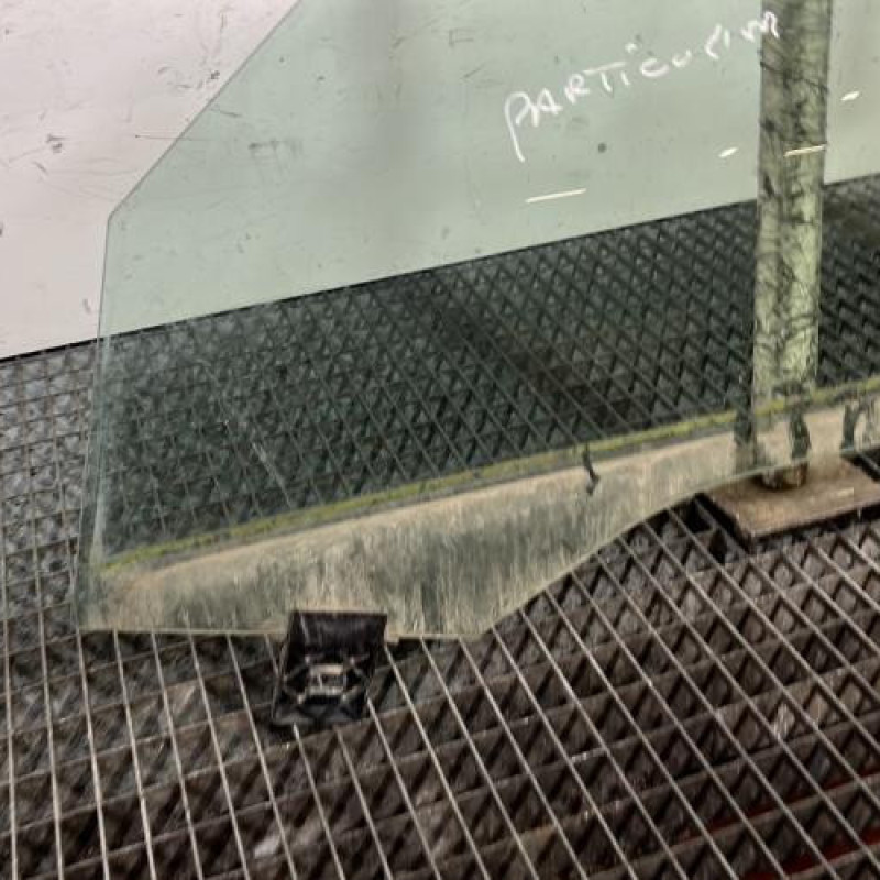 Vitre avant gauche CITROEN DS5 Photo n°2