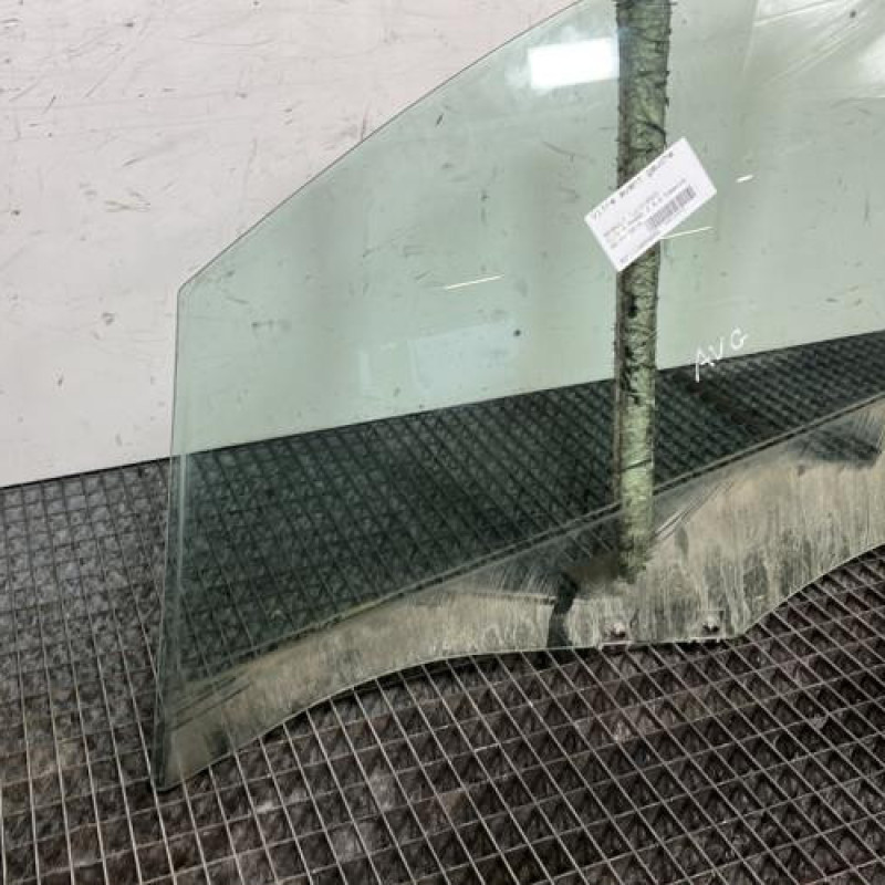 Vitre avant gauche RENAULT CLIO 4 Photo n°2