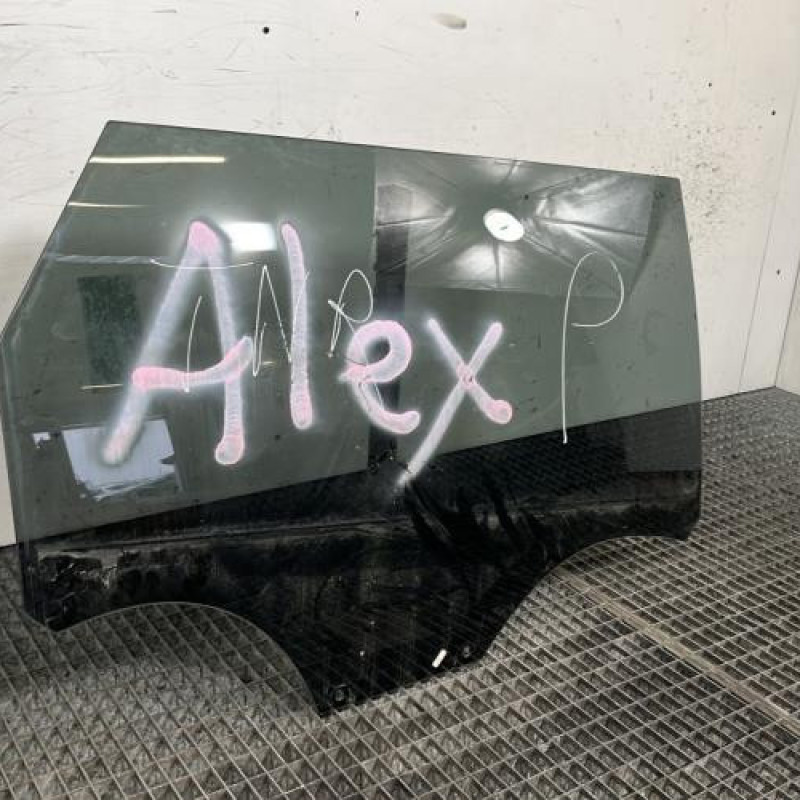 Vitre arriere droit PEUGEOT 5008 2 Photo n°3