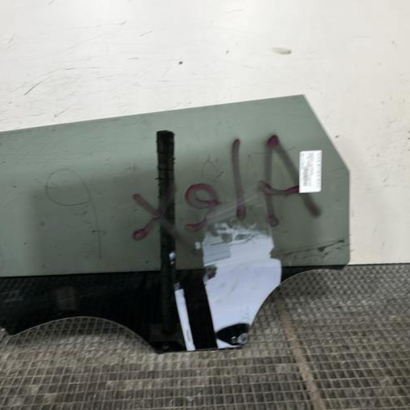 Vitre arriere droit PEUGEOT 5008 2 Photo n°4