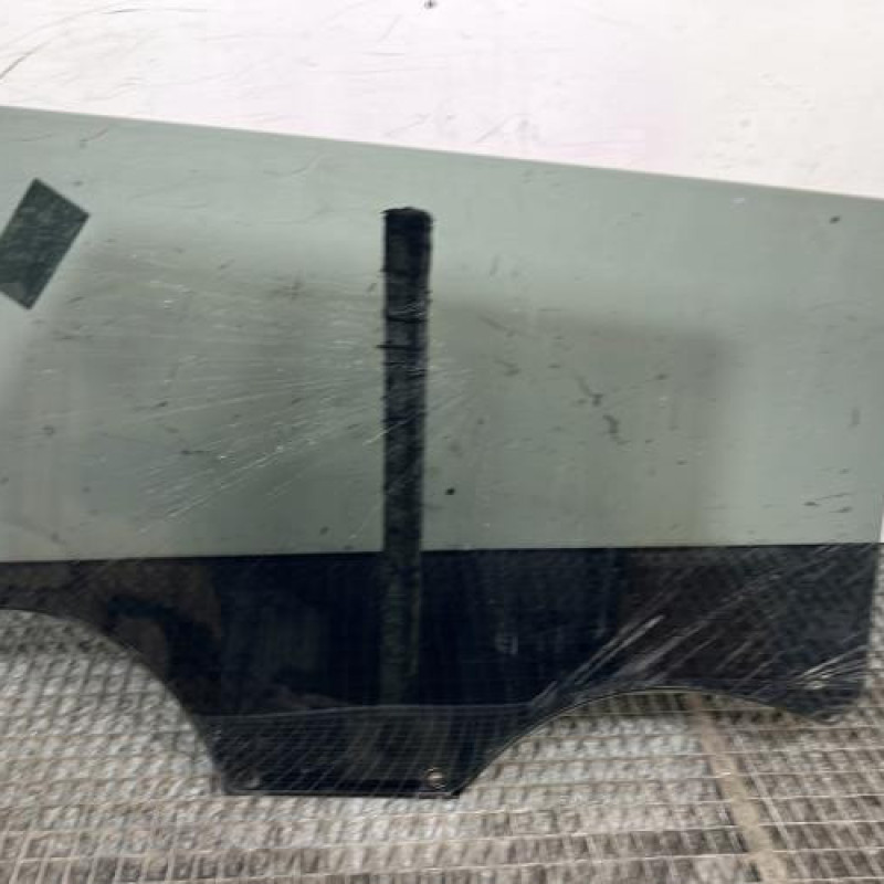 Vitre arriere gauche PEUGEOT 5008 2 Photo n°4