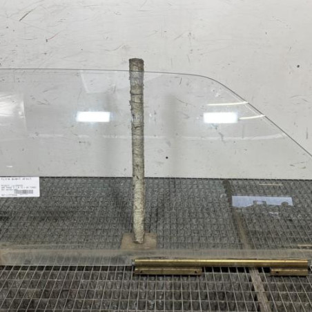 Vitre avant droit PEUGEOT 205 Photo n°1