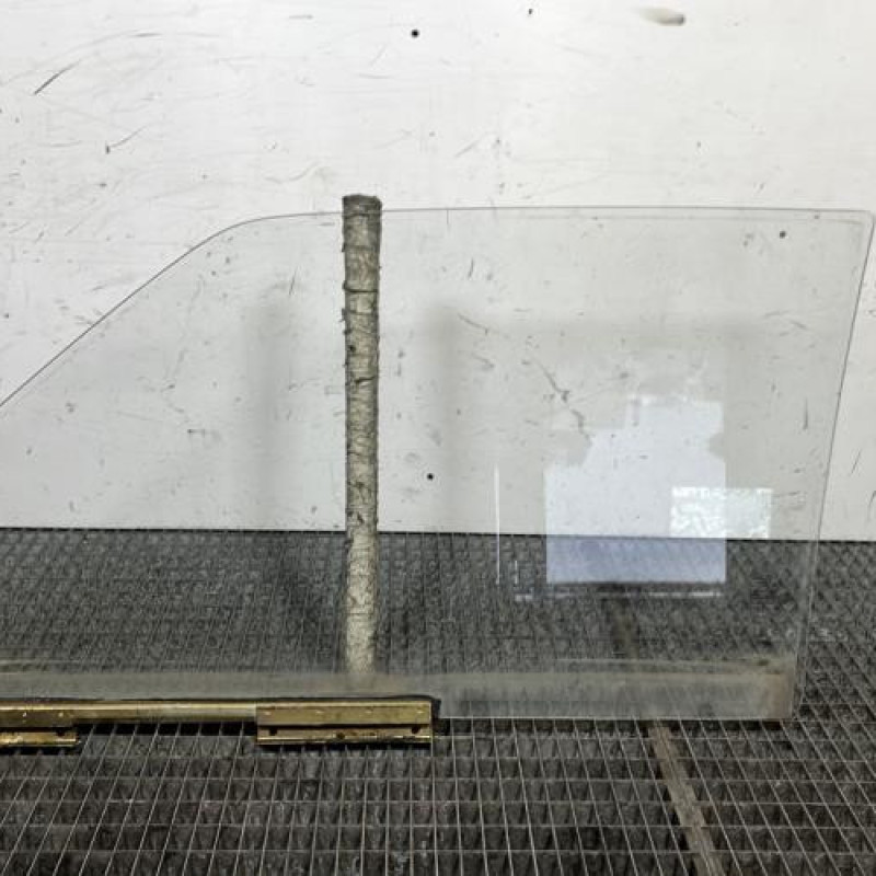 Vitre avant droit PEUGEOT 205 Photo n°4