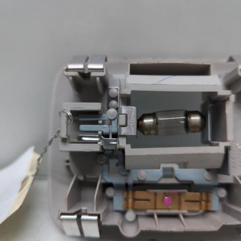 Eclairage de plafonnier MITSUBISHI SPACE STAR 3 Photo n°4