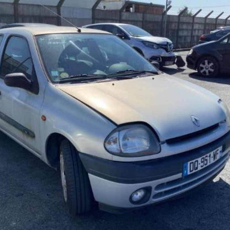 Eclairage de plaque RENAULT CLIO 2 Photo n°8