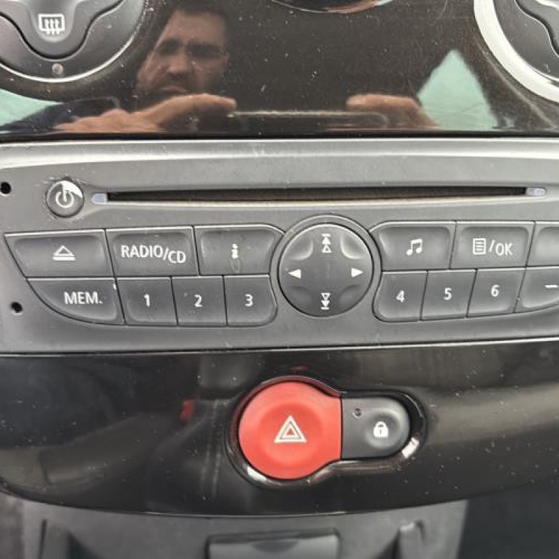 Ecran GPS RENAULT CLIO 3 Photo n°20