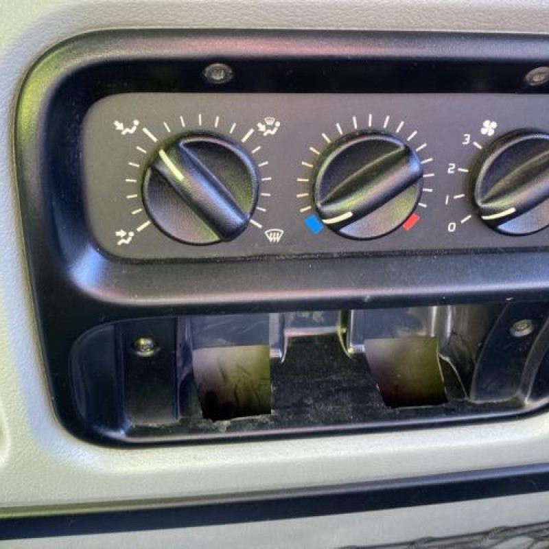 Compresseur clim RENAULT MASTER 2 Photo n°14