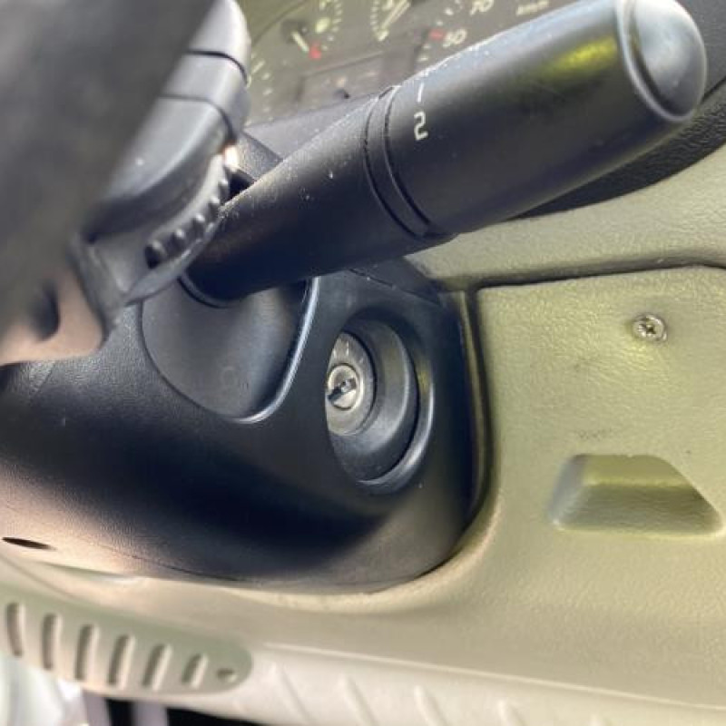 Compresseur clim RENAULT MASTER 2 Photo n°17