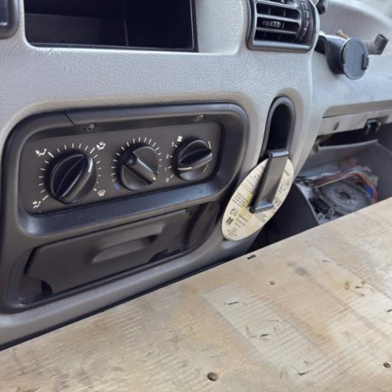 Compresseur clim RENAULT MASTER 2 Photo n°9