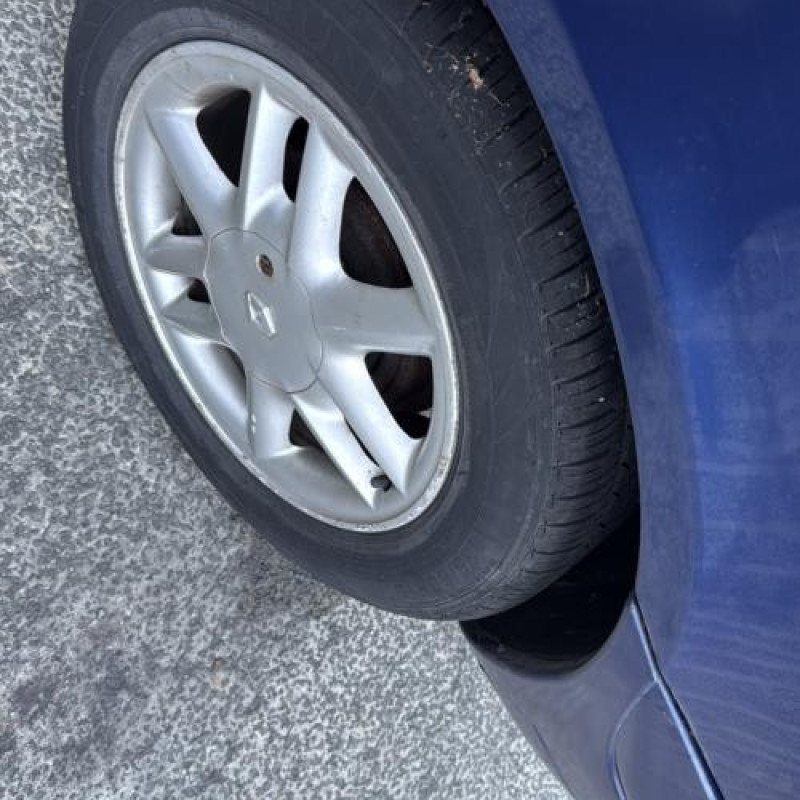 Compresseur clim RENAULT SCENIC 1 Photo n°10