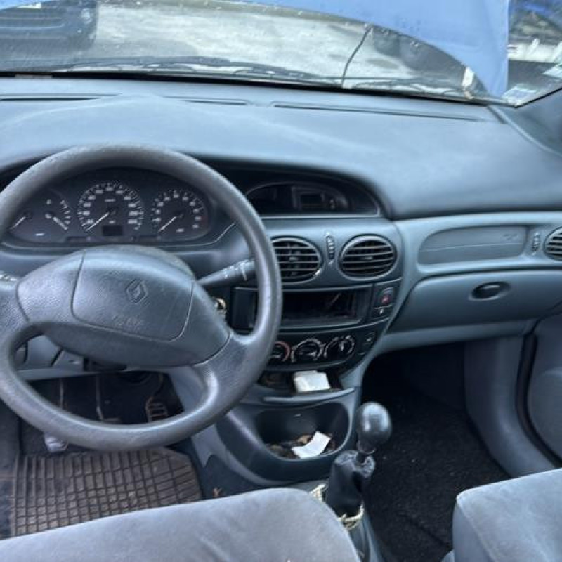 Compresseur clim RENAULT SCENIC 1 Photo n°14