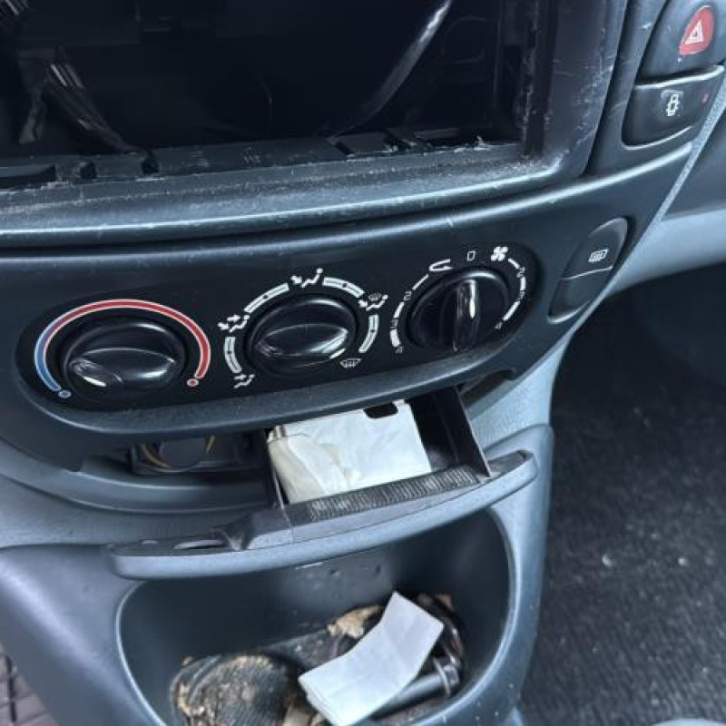 Compresseur clim RENAULT SCENIC 1 Photo n°17