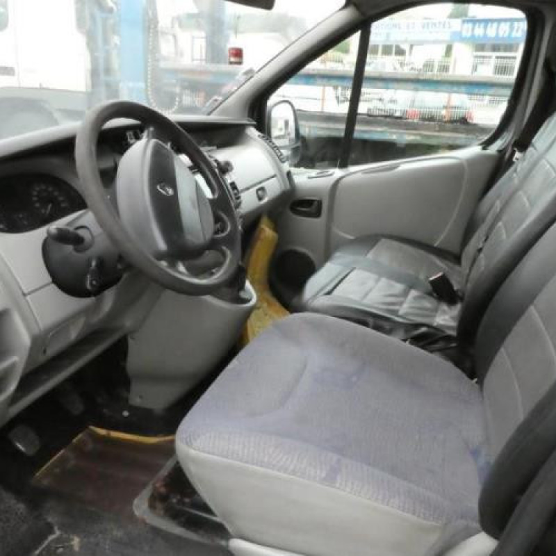 Compresseur clim RENAULT TRAFIC 2 Photo n°5