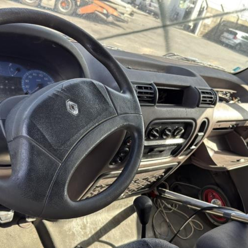 Compresseur clim RENAULT MASTER 2 Photo n°11