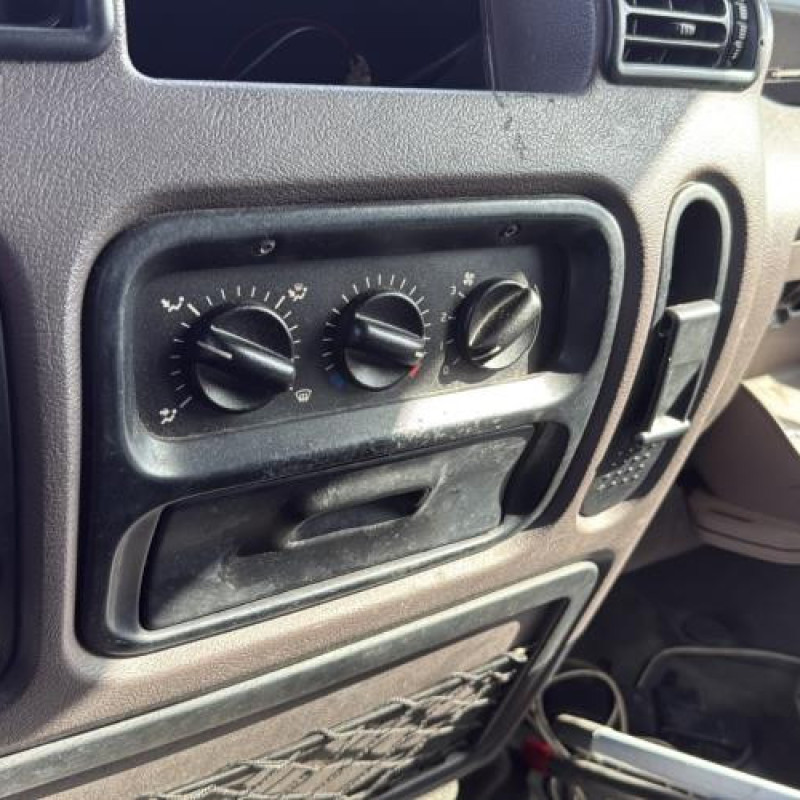 Compresseur clim RENAULT MASTER 2 Photo n°13