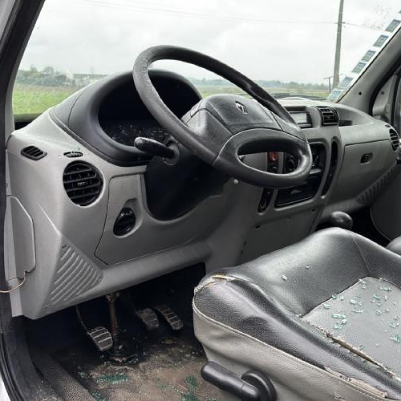 Compresseur clim RENAULT MASTER 2 Photo n°8