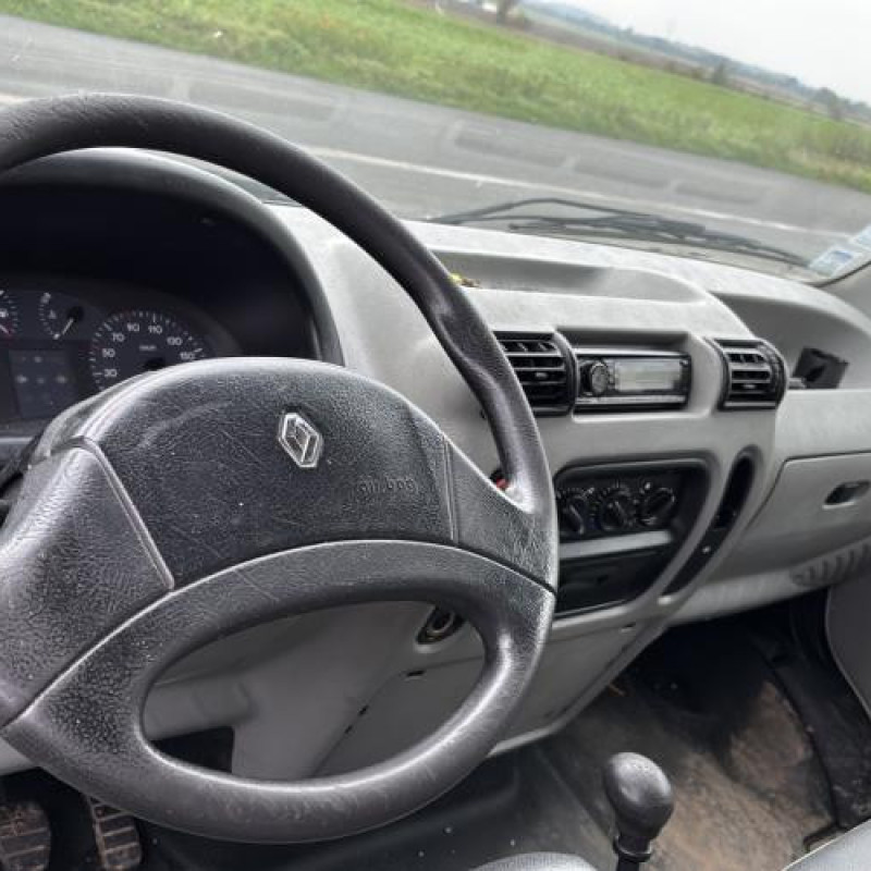 Compresseur clim RENAULT MASTER 2 Photo n°9