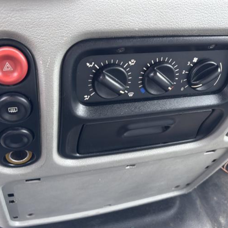 Compresseur clim RENAULT MASTER 2 Photo n°13