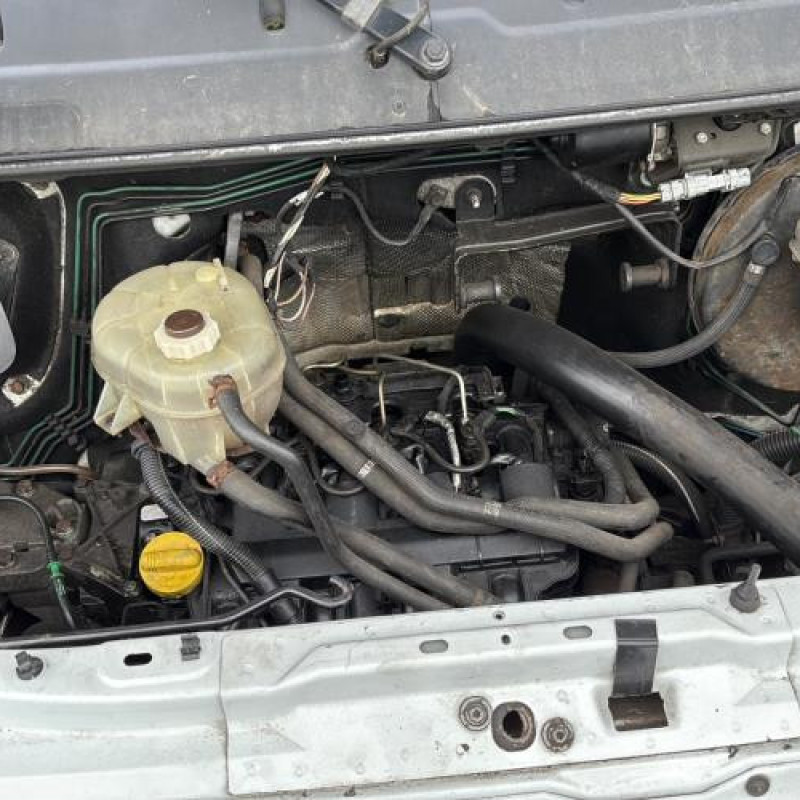 Compresseur clim RENAULT MASTER 2 Photo n°17