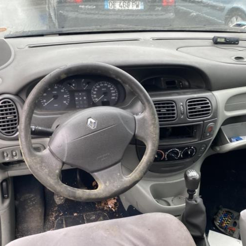 Compresseur clim RENAULT SCENIC 1 Photo n°14