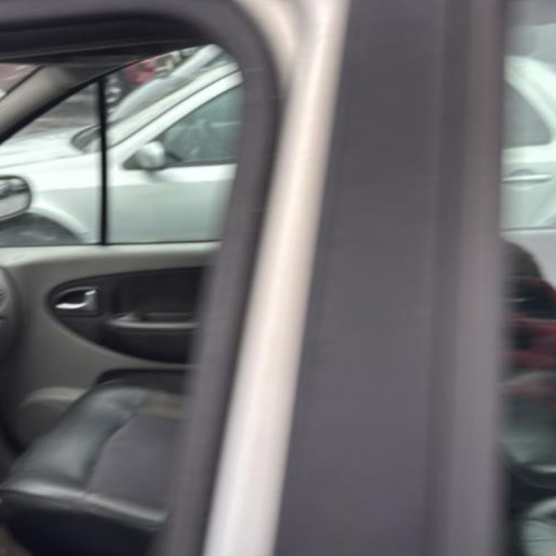 Compresseur clim RENAULT SCENIC 1 Photo n°17