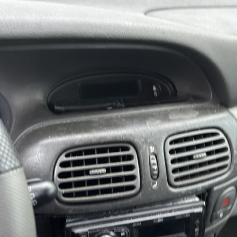 Compresseur clim RENAULT SCENIC 1 Photo n°20